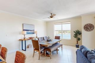 Palm Court Yacht Club 410 - Waterfront condo with balcony pool hot tub central AC & washer&dryer - 3