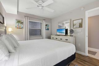 Stylish beach getaway with shared pool private balcony gulf views & fast WiFi - 2