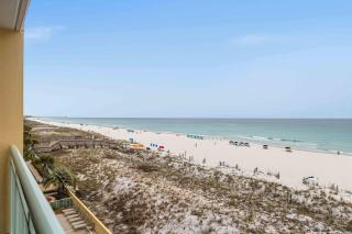 Gorgeous and cozy beachfront condo with shared pool and beach access - 7