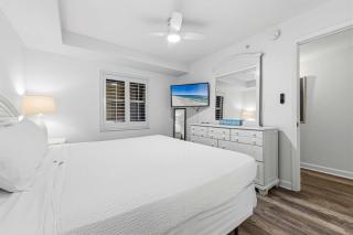 Gorgeous and cozy beachfront condo with shared pool and beach access - 4