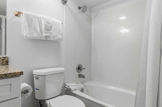Gorgeous and cozy beachfront condo with shared pool and beach access - 2