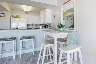Oceanfront condo with pool hot tub central AC washer&dryer & fitness room - 5