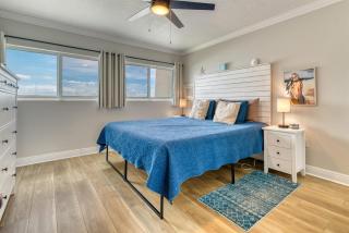 Beach House Condominiums A203 - Beachfront with Pool, Wi-Fi, & Beach Service - Destin - 9