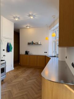 4 bed 8 pax 240m2 2 bath illustrative furnishings - 7