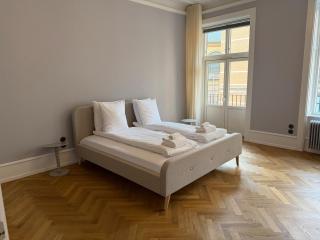 4 bed 8 pax 240m2 2 bath illustrative furnishings - 1