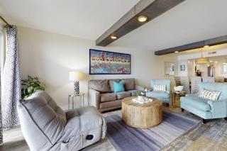 Open & bright oceanfront condo with on-site pool tennis - 6