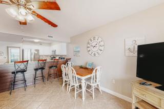 Waterfront Gem - Shared Pool Beach Access Free WiFi Washer&Dryer & Central AC - 8