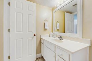 Spacious 5th floor condo with sweeping views of the Gulf steps to beach - 4