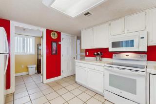 Spacious 5th floor condo with sweeping views of the Gulf steps to beach - 3