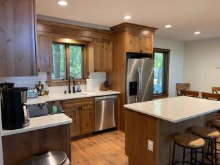 Pocono Waterfront Escape - Holiday Home - 2