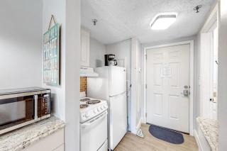 Ground-floor studio near the beach with patio washer&dryer outdoor pool & AC - 7