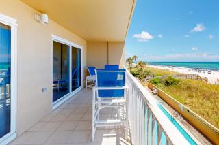 Second floor oceanfront condo w ocean view washer&dryer AC and pool access - 9
