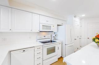 Second floor oceanfront condo w ocean view washer&dryer AC and pool access - 5