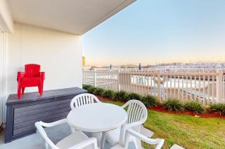 Amazing Gulf-Front View On Okaloosa Island On-Site Pool Walk-In Shower - 9