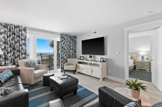 Sunny beachfront condo with shared pool free WiFi & Gulf views - 9