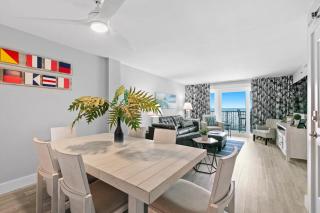 Sunny beachfront condo with shared pool free WiFi & Gulf views - 7