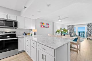 Sunny beachfront condo with shared pool free WiFi & Gulf views - 5