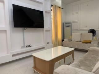 Max Luxe Luxury 3-bedroom Duplex - 7
