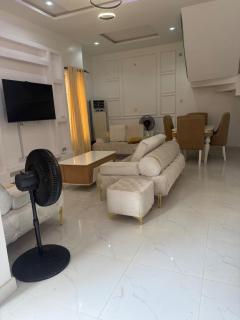 Max Luxe Luxury 3-bedroom Duplex - 9