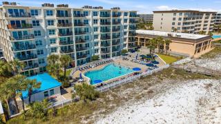 Lovely and Convenient Home In Beachfront Complex w Shared Pool WiFi AC & W&D - 9