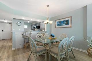 Lovely and Convenient Home In Beachfront Complex w Shared Pool WiFi AC & W&D - 2