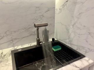 Golden Square Designer Apartment - 4