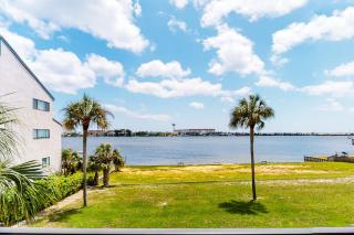 Waterfront condo with pool central AC washer&dryer and WiFi - 9