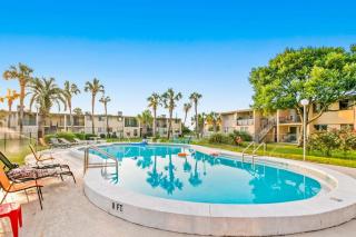 Waterfront condo with pool central AC washer&dryer and WiFi - 8