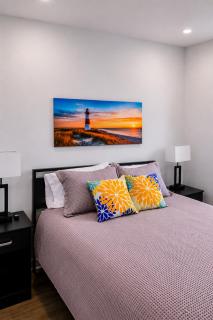 Renovated Condo - 2-Car Parking + Monument Views - 7