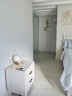 Modern 4BR Oasis - 9