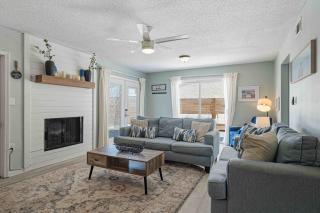 Sugar Reef Cottage-unit 1 - Gorgeous coastal townhome with washer&dryer close to beach & dog-friendly - 7