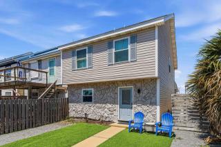 Sugar Reef Cottage-unit 1 - Gorgeous coastal townhome with washer&dryer close to beach & dog-friendly - 4