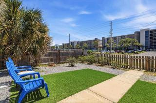 Sugar Reef Cottage-unit 1 - Gorgeous coastal townhome with washer&dryer close to beach & dog-friendly - 3