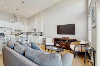 Amazing bay-front townhome - walk to beach - pool W&D & central AC - 5
