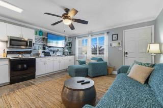 Cozy coastal condo with shared pool beach access Wifi Washer and Dryer - 0