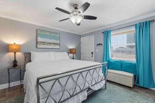Cozy coastal condo with shared pool beach access Wifi Washer and Dryer - 6