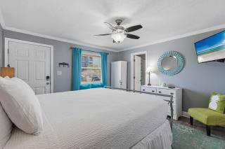 Cozy coastal condo with shared pool beach access Wifi Washer and Dryer - 5