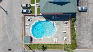 Cozy coastal condo with shared pool beach access Wifi Washer and Dryer - 7