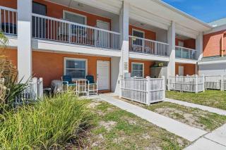 Cozy coastal condo with shared pool beach access Wifi Washer and Dryer - 7