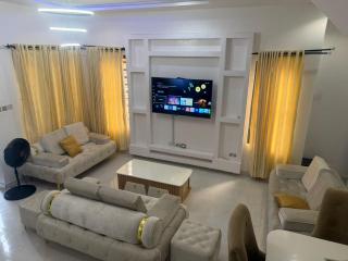 Max Luxe Luxury 3-bedroom Duplex - 6