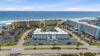 Cozy coastal condo with shared pool wifi and beach access - 0