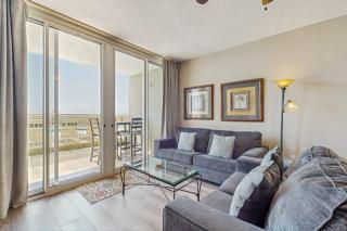 Gorgeous ground floor beachfront condo shared pool and beach access - 0