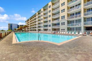 Gorgeous ground floor beachfront condo shared pool and beach access - 9