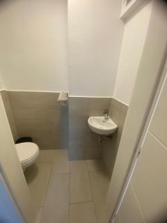 90 m2 Apartment with Balcony & Free Parking - 5