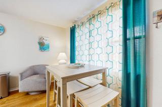 Cozy coastal condo with shared pool shared washer&dryer and beach access - 3