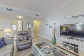 Waters Edge 201-Spacious 2nd floor condo on Okaloosa Island with Gulf-front pool Beach service & Gym - 6