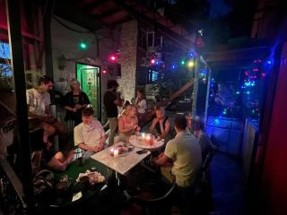 YOLO Hostel - 9