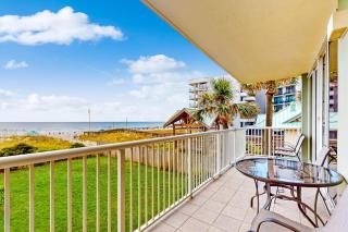 Beautiful beachfront home with shared pool and beach access - 9