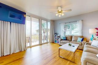 Beautiful beachfront home with shared pool and beach access - 7