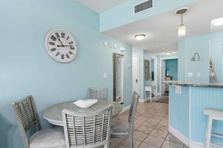 Spacious Third Floor Condo Beach Chairs & Umbrella Walk-In Shower - 3